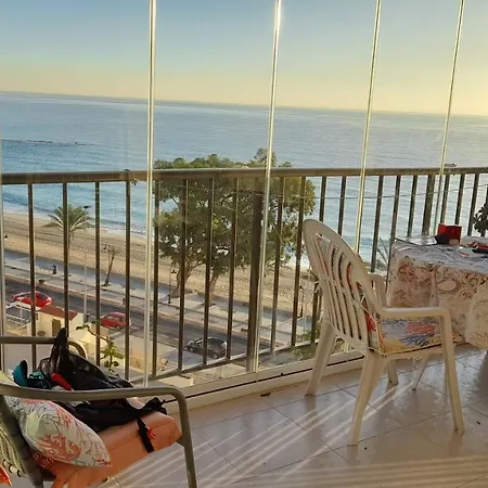 Apartamanto Frente Al Mar, Un Con Dos Camas, Mas Otra Cama Abatible En El Salon Apartment *