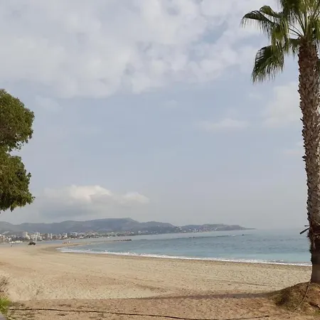 Apartamanto Frente Al Mar, Un Con Dos Camas, Mas Otra Cama Abatible En El Salon *