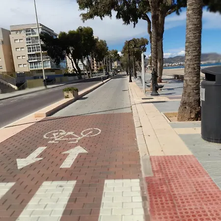 Apartamanto Frente Al Mar, Un Con Dos Camas, Mas Otra Cama Abatible En El Salon *